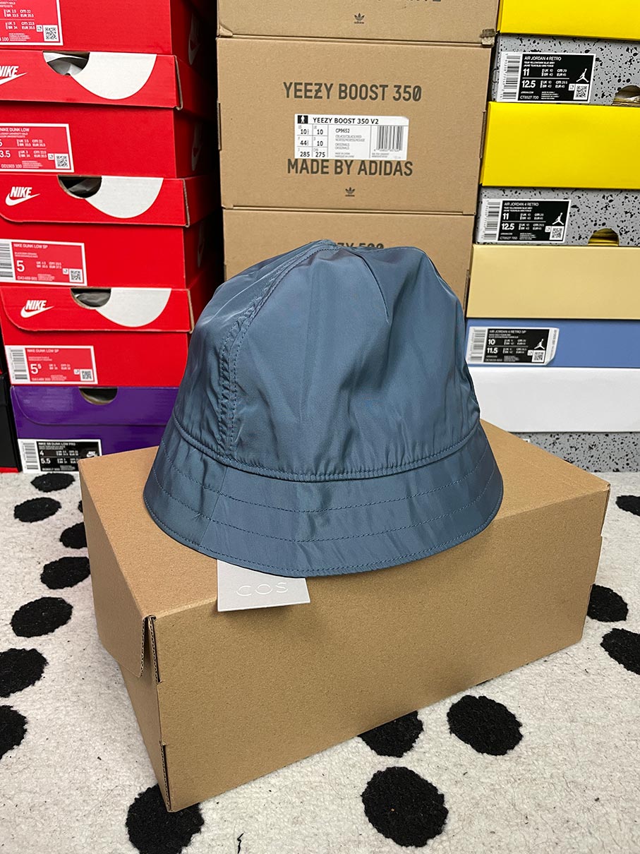 COS Navy Buckethat